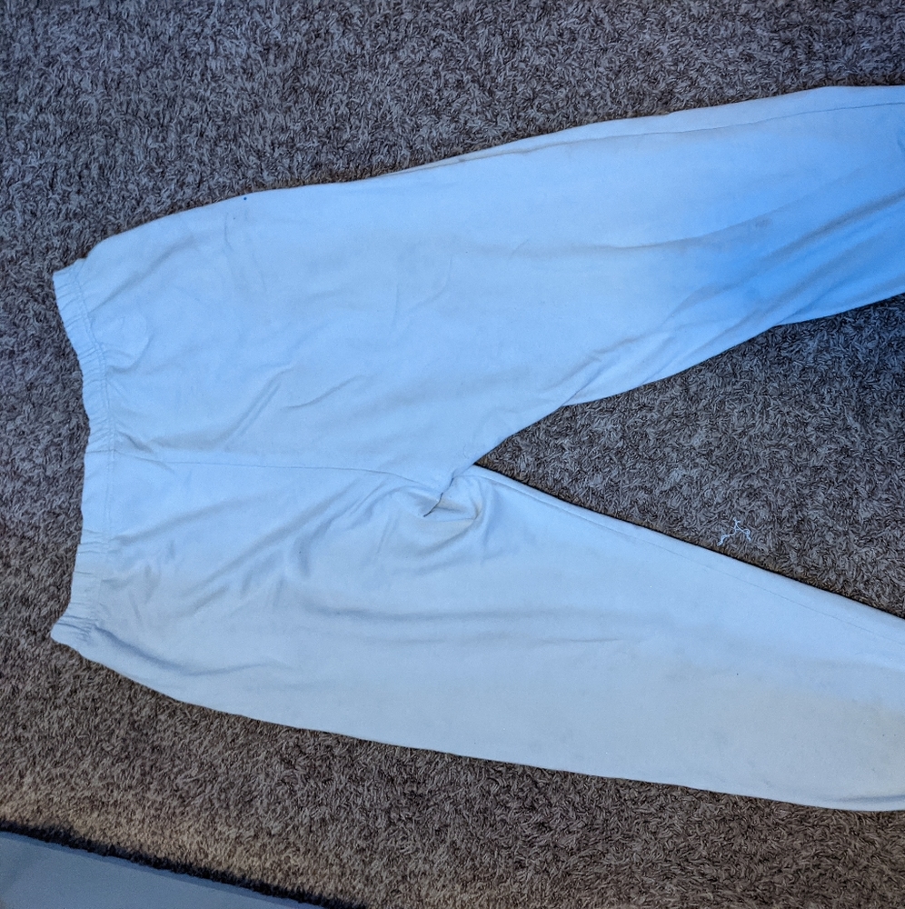 White Divided H&M sweatpants made out of 10%